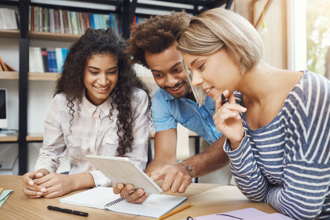 Qual a diferença entre curso técnico e faculdade?